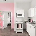 4br Condo, Sleeps 13 - Free Parking *