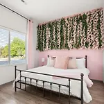 Apartment 4br Condo, Sleeps 13 - Free Parking *