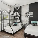 Unit 105 Stylish Condo With Free Parking And Close To Downtown