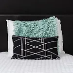 Unit 105 Stylish Condo With Free Parking And Close To Downtown