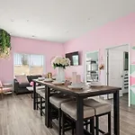 Apartment 4br Condo, Sleeps 13 - Free Parking