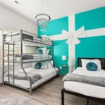 4br Condo, Sleeps 13 - Free Parking *
