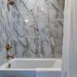 Holiday home Modern East Retreat, Walk To Local Faves, Cozy Living Space, Smart Tvs & Fast Wifi, Full Kitchen, Garage & Workspace, Steps To Mas Tacos & Rosepepper, 10 Min To Broadway & Nissan Stadium, 24 Hr Hospitality *