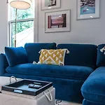 Modern East Retreat, Walk To Local Faves, Cozy Living Space, Smart Tvs & Fast Wifi, Full Kitchen, Garage & Workspace, Steps To Mas Tacos & Rosepepper, 10 Min To Broadway & Nissan Stadium, 24 Hr Hospitality *