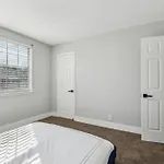Apartment Brentwood S I Cozy & Comfy I 2bd 15 Bth