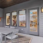 Stylish Multi-level Retreat Rooftop & Pool Table * Nashville
