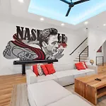 Stylish Multi-level Retreat Rooftop & Pool Table