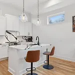 Stylish Multi-level Retreat Rooftop & Pool Table * Nashville