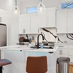 Stylish Multi-level Retreat Rooftop & Pool Table *
