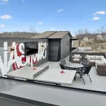 Holiday home Stylish Multi-level Retreat Rooftop & Pool Table *