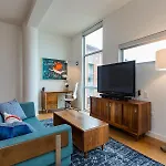 Artsy Retreat 30day Min W Wifi Ac Parking Tv Furnished Rooftop 3455 Holiday home *