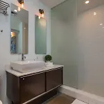 Holiday home Artsy Retreat 30day Min W Wifi Ac Parking Tv Furnished Rooftop 3455