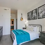5m306- Mid Century Modern Holiday home