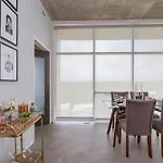 5M636- City Views With Floor To Ceiling Windows