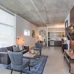 5M636- City Views With Floor To Ceiling Windows