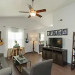 Looby Location- Charming 3br 10 Min To Downtown Holiday home
