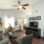 Looby Location- Charming 3br 10 Min To Downtown *