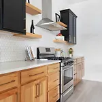 The Camellia & The Bluestem - Two Four Bedroom Homes Holiday home *