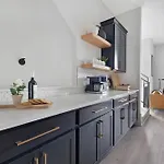 The Camellia & The Bluestem - Two Four Bedroom Homes Holiday home Nashville