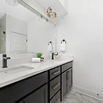 The Camellia & The Bluestem - Two Four Bedroom Homes Holiday home *