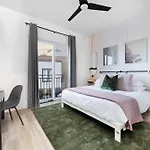 The Camellia & The Bluestem - Two Four Bedroom Homes Holiday home *