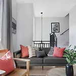 The Camellia & The Bluestem - Two Four Bedroom Homes Holiday home Nashville