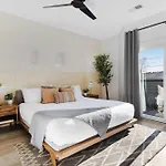 Holiday home The Camellia & The Bluestem - Two Four Bedroom Homes