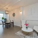 5m412- Sophisticated 1br Holiday home *