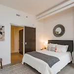 5m412- Sophisticated 1br *