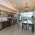 5m412- Sophisticated 1br *