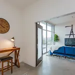 5m412- Sophisticated 1br Holiday home