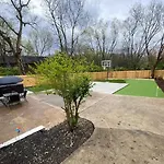 The Playhouse: 4Br Nashville Home With Spa, Basketball & Games