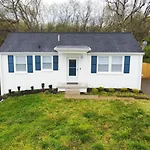 The Playhouse: 4Br Nashville Home With Spa, Basketball & Games