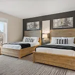 On Famous Music Row - Pool, Parking, Walk To Bars