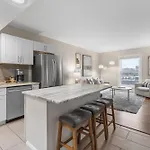 On Famous Music Row - Pool, Parking, Walk To Bars