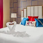 Chic Oasis 2 Miles From Dt - Pool Table - B-dashy *
