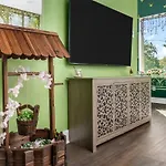 Bloom Haus Dt 2miles - 8 Q Beds - Rooftop - Omg *