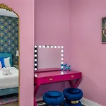 Holiday home Disco Cowgirl Broadway 2miles - 8 Q Beds - Rooftop - Omg