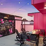 Disco Cowgirl Broadway 2miles - 8 Q Beds - Rooftop - Omg
