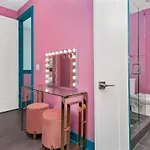 Holiday home Girls' Getaway - Flamingle House - Broadway 2 Miles - Rooftop - Wow *