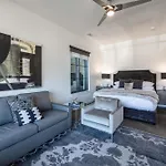 121 Floor 1 Buyout By Avantstay Entire First Floor Buyout Of 121 Sleeps 16 Apartment