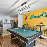 Holiday home Pool Table Walk To Downtown Bars And Farmers Market
