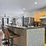Pool Table Walk To Downtown Bars And Farmers Market Holiday home *
