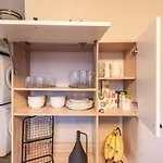 Apartment Sleeps 6-full Kitchen-4 Beds-big Couch-officespace Nashville