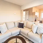 Apartment Sleeps 6-full Kitchen-4 Beds-big Couch-officespace Nashville