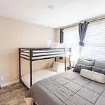 Sleeps 6-full Kitchen-4 Beds-big Couch-officespace Apartment