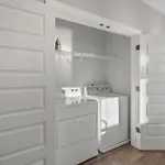 Pulse - Minutes To Broadway - Sleeps 6