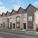 Two Adjacent Homes Sleeps 24 Only 3 Miles To Broadway