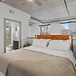 Cozy & Stylish Loft In Midtown Apartment *