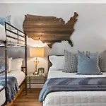 Famous Music Row 1 Bedroom With Free Parking And Pool
